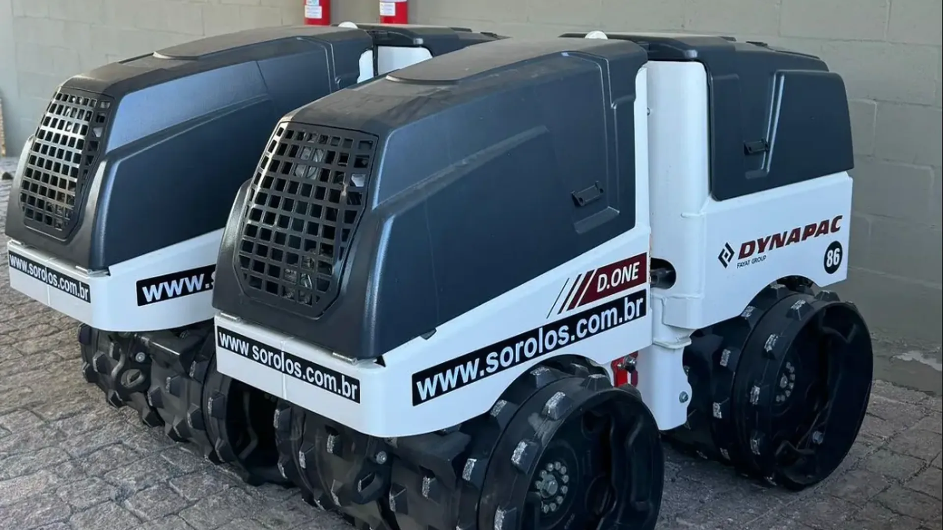 Rolos compactadores Dynapac D.ONE de controle remoto da Só Rolos