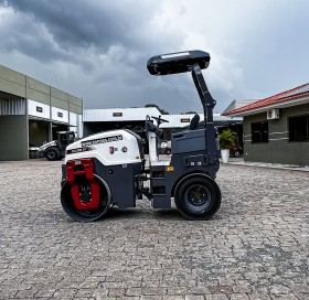 Rolo Compactador Vibratório CC 1300