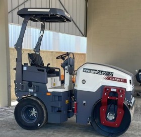Rolo Compactador Vibratório CC 1300